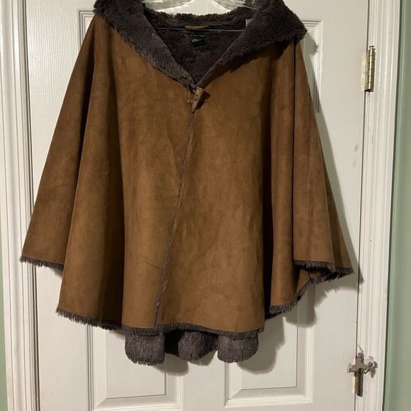 Katie Todd NWOT Brown and Gray Faux Fur Trim Cape - Picture 1 of 5
